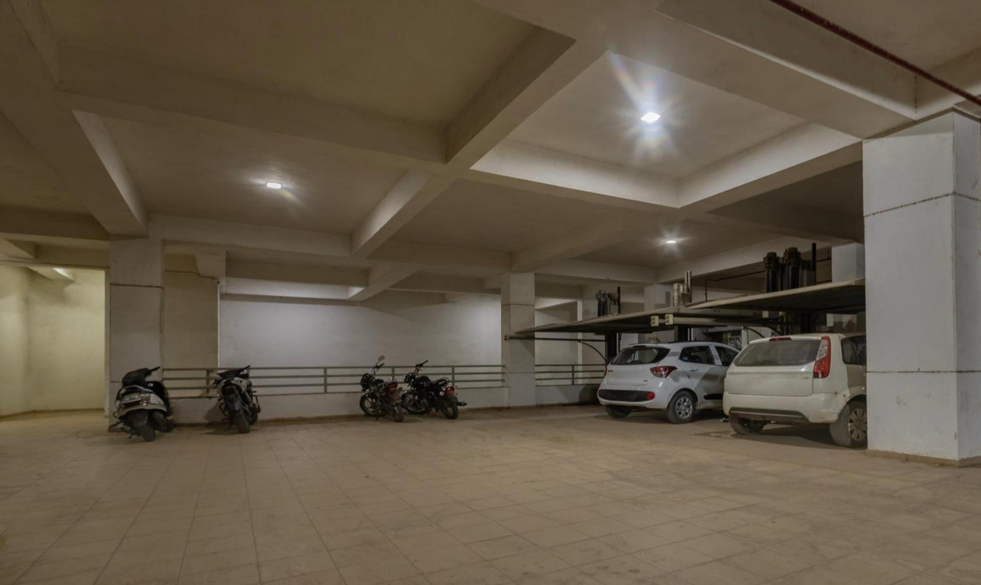 Treebo Eden Park, Ahmedabad Hotell Watuwa Exteriör bild