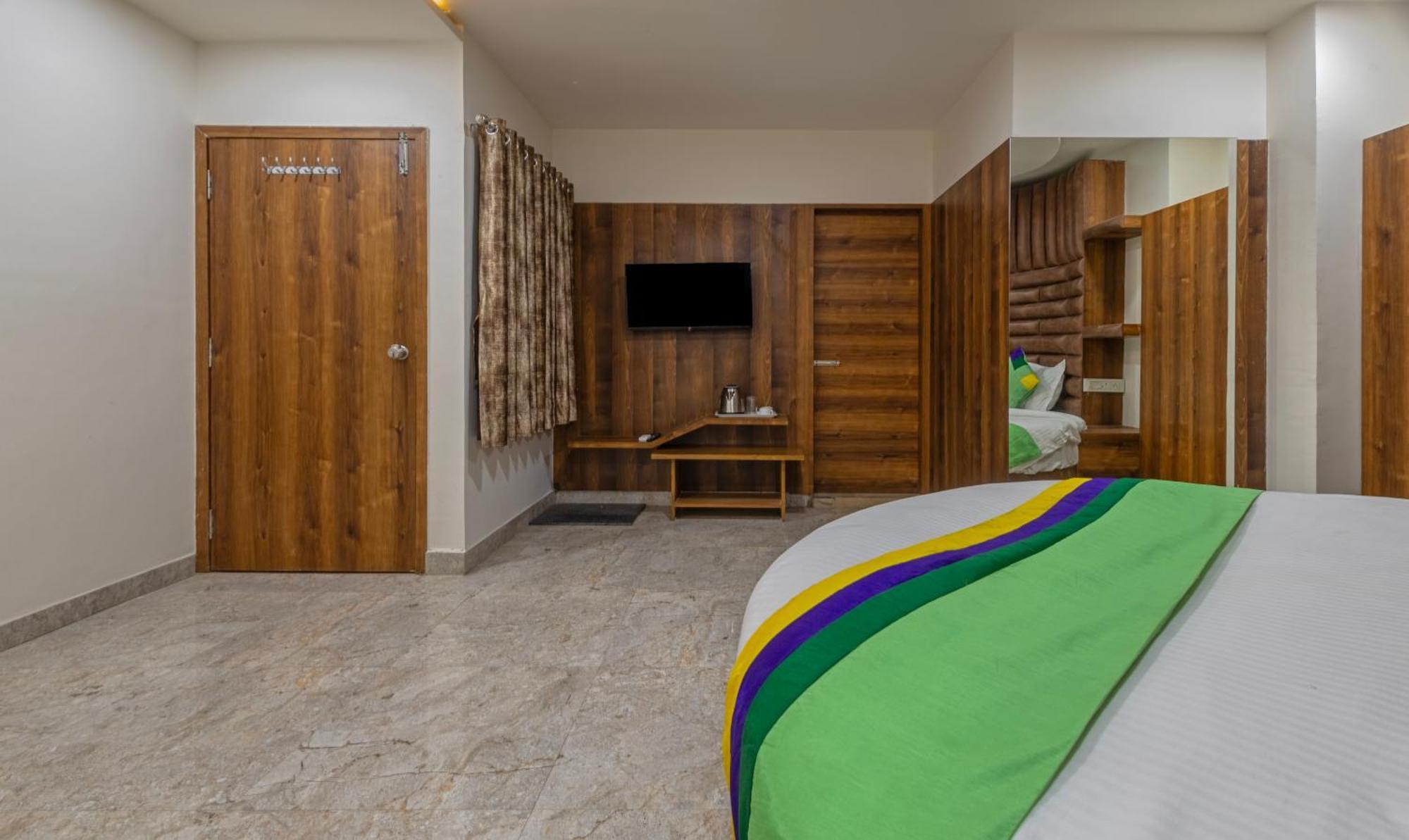 Treebo Eden Park, Ahmedabad Hotell Watuwa Exteriör bild