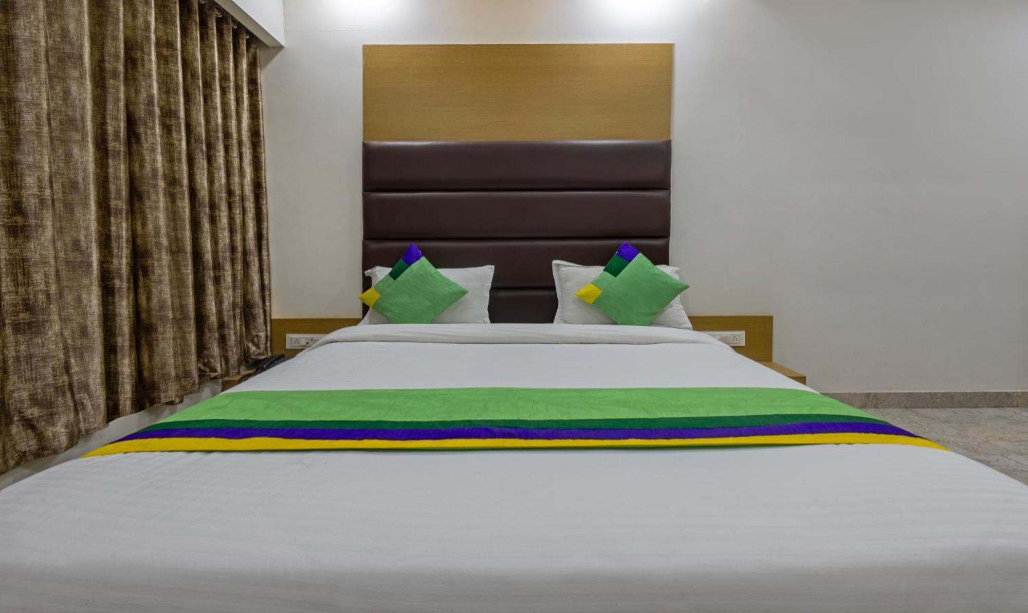 Treebo Eden Park, Ahmedabad Hotell Watuwa Exteriör bild